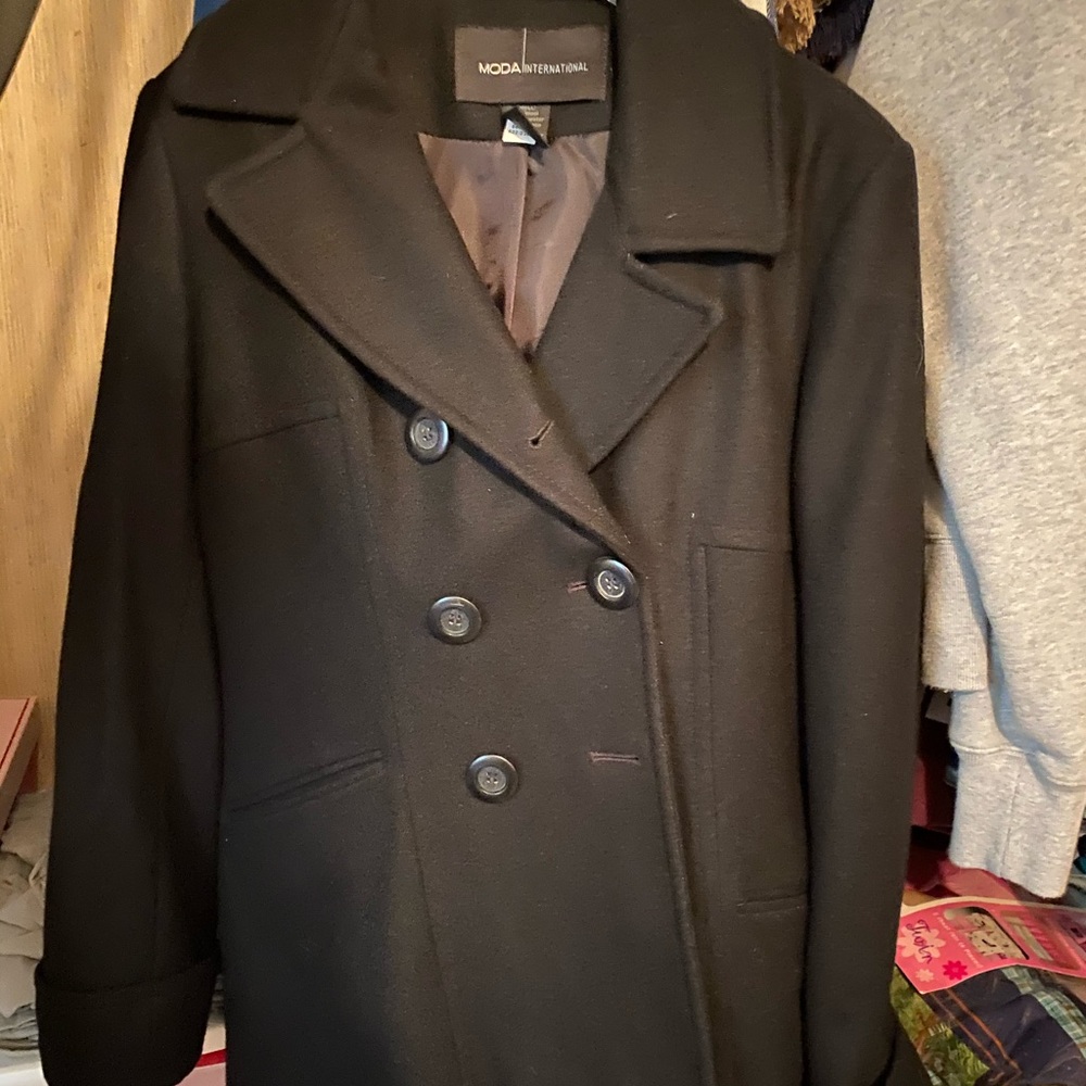 Heavy classy jacket. Very good condition.